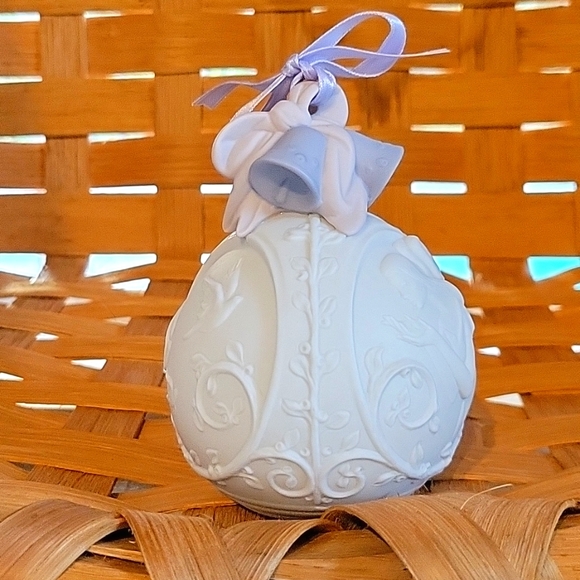 2001 LLADRO CHRISTMAS BALL - Picture 4 of 7
